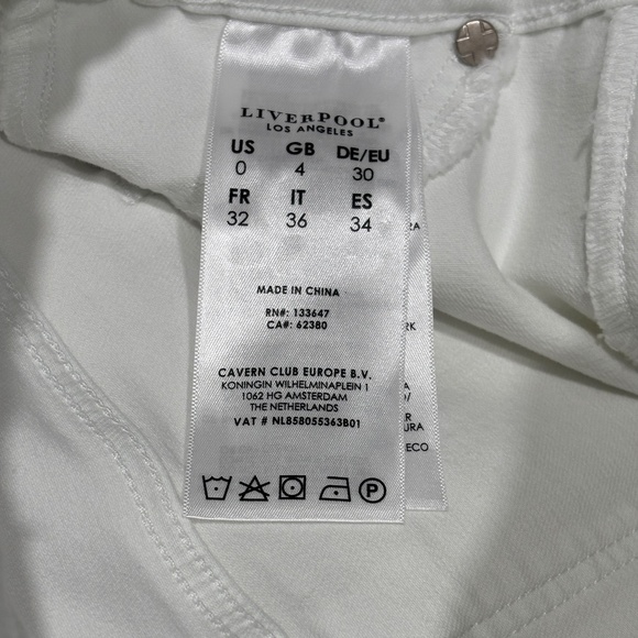 Liverpool Los Angeles "Chloe" Pull-on Bermuda Shorts - White Size 0/25 - Picture 9 of 11